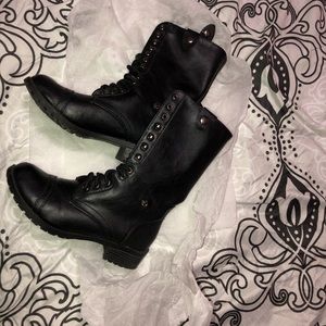 Combat boots